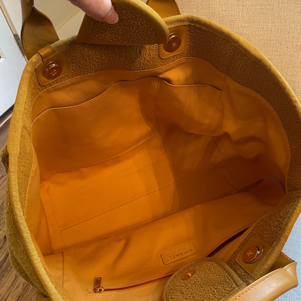 CHANEL ‼️SOLD‼️ LARGE LIMITED EDITION DEAUVILLE TOTE BAG, LARGE~METALLIC~TWEED - Picture 10 of 17